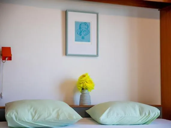 Fia 70s Beach Apartment